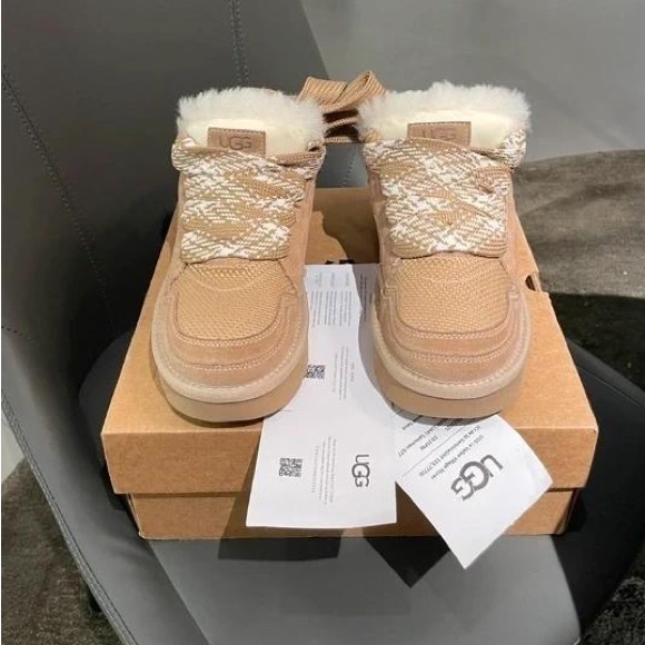 UGG Women's Beige Sneakers with White Fur - Picture 2 of 5